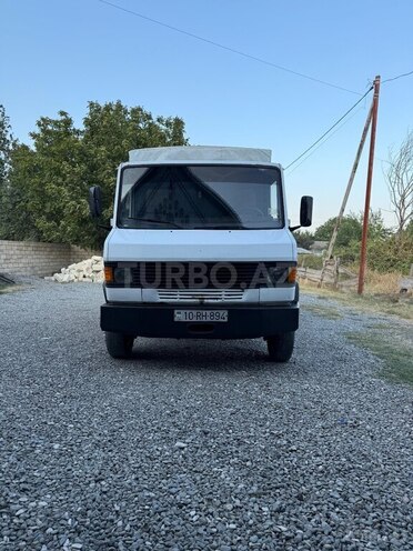 Mercedes 711 D 1991, 219,300 km - 4.0 l - Ağcabədi