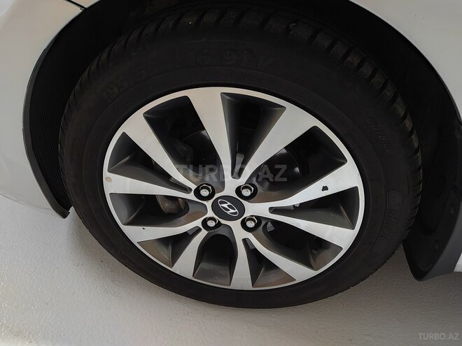 Hyundai Accent 2013, 272,000 km - 1.6 л - Bakı