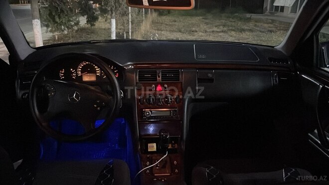 Mercedes E 220 2000, 250,000 km - 2.2 l - Sabirabad