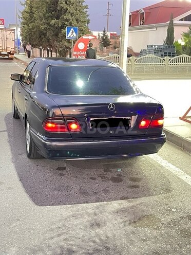 Mercedes E 220 2000, 250,000 km - 2.2 l - Sabirabad