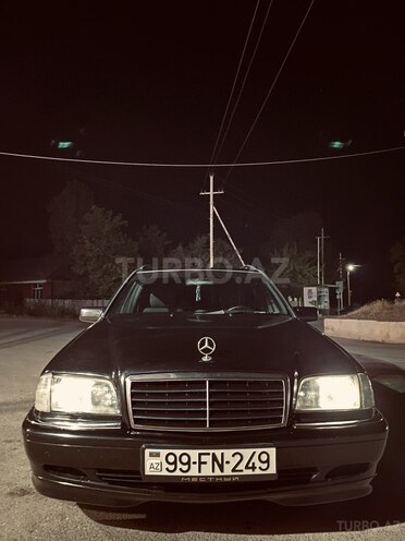 Mercedes C 200 2000, 437,095 km - 2.0 l - Qusar