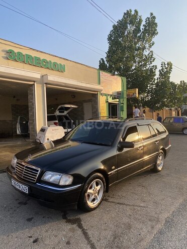 Mercedes C 200 2000, 437,095 km - 2.0 l - Qusar
