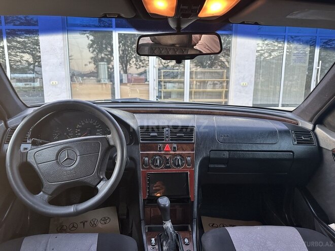 Mercedes C 220 1997, 458,000 km - 2.2 l - 