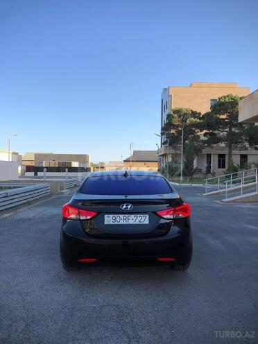 Hyundai Elantra-2
