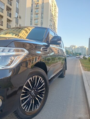 Nissan Patrol 2010, 295,500 km - 5.6 l - Bakı