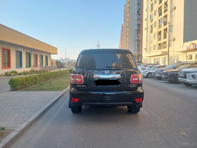 Nissan Patrol 2010, 295,500 km - 5.6 l - Bakı