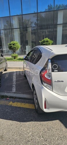 Toyota Aqua-4