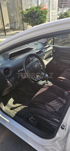 Toyota Aqua-5