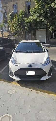 Toyota Aqua-1