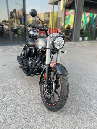 Royal Enfield Classic 350-3