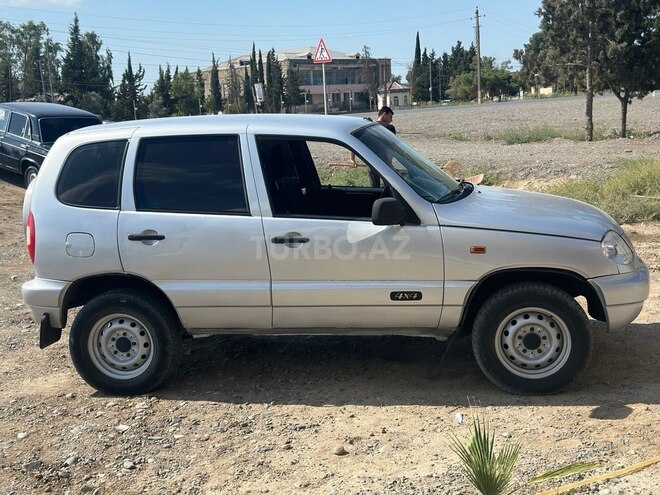 Chevrolet Niva 2006, 88,000 km - 1.7 л - Salyan