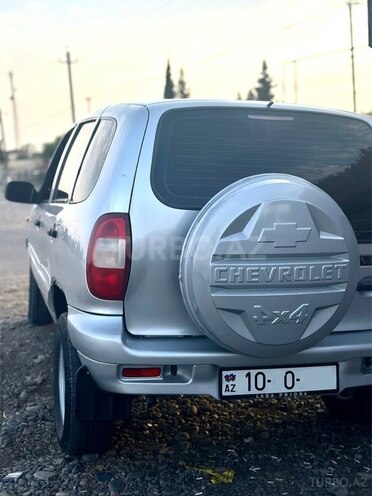 Chevrolet Niva 2006, 88,000 km - 1.7 л - Salyan