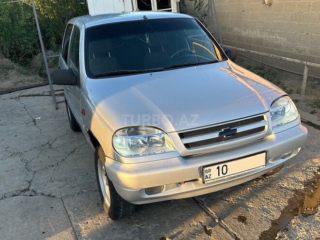 Chevrolet Niva 2006, 88,000 km - 1.7 л - Salyan