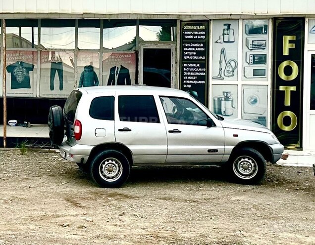 Chevrolet Niva 2006, 88,000 km - 1.7 л - Salyan