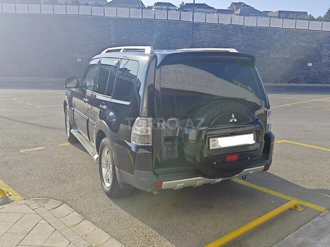 Mitsubishi Pajero-4
