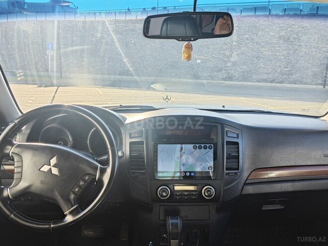 Mitsubishi Pajero-6
