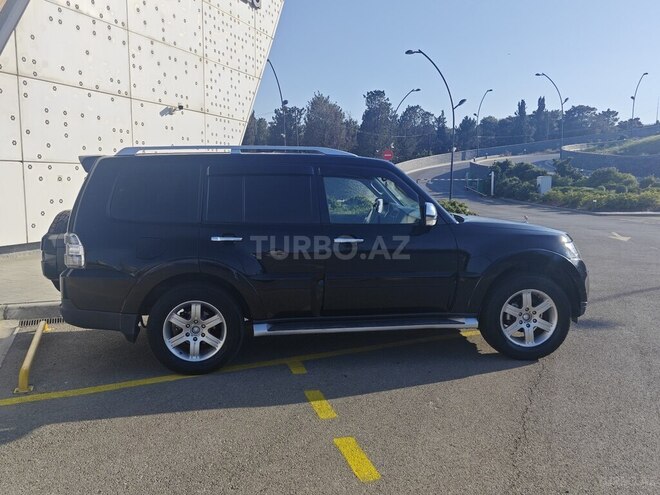 Mitsubishi Pajero-5