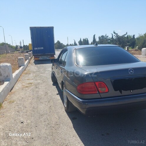 Mercedes E 240 1998, 455,000 km - 2.4 l - Bakı