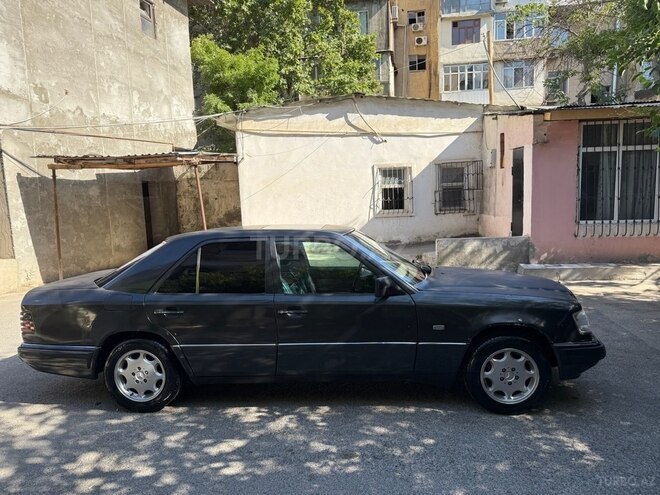 Mercedes E 230 1993, 100,000 km - 2.3 l - Bakı