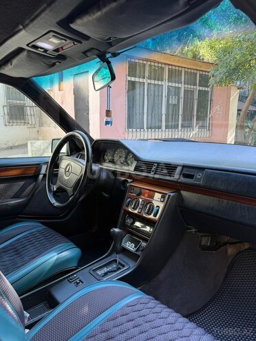 Mercedes E 230 1993, 100,000 km - 2.3 l - Bakı