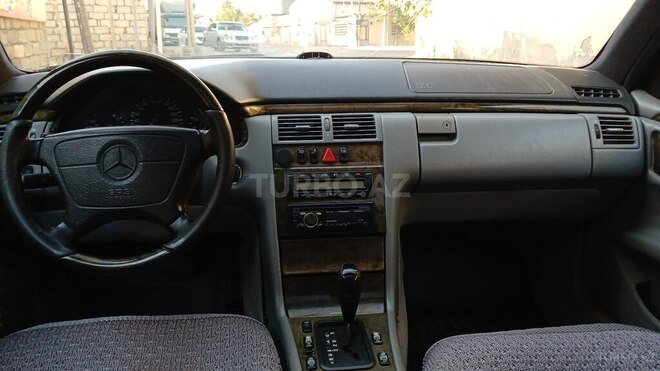 Mercedes E 240 1997, 350,000 km - 2.4 l - Bakı