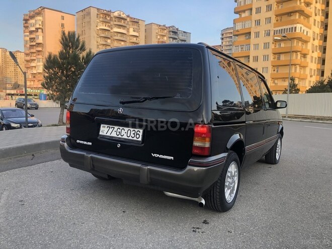 Chrysler Voyager-15