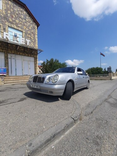 Mercedes E 240 1999, 287,207 km - 2.4 л - Quba
