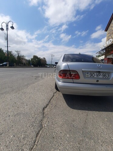 Mercedes E 240 1999, 287,207 km - 2.4 л - Quba