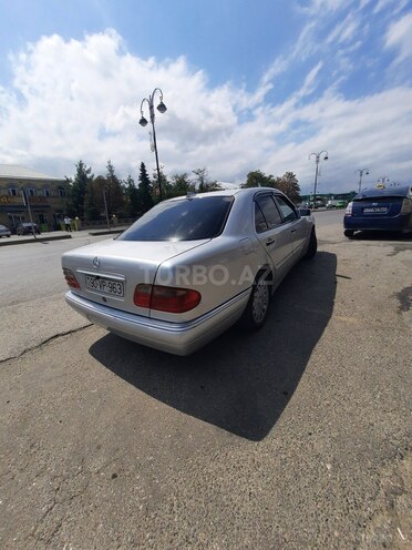 Mercedes E 240 1999, 287,207 km - 2.4 л - Quba