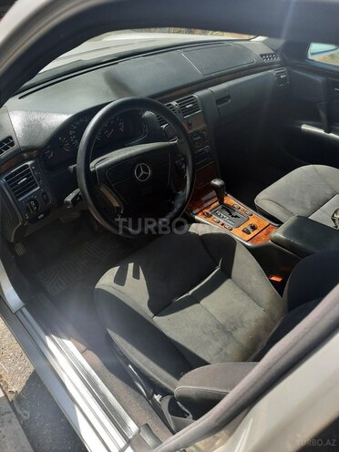 Mercedes E 240 1999, 287,207 km - 2.4 л - Quba