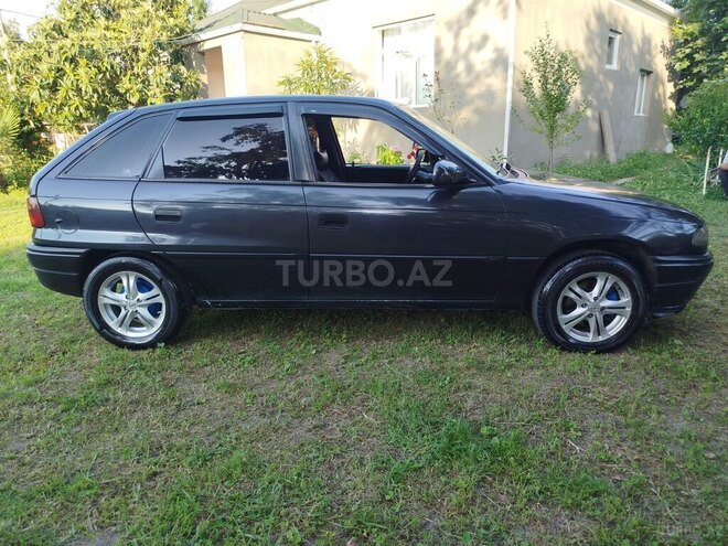 Opel Astra 1995, 330,000 km - 1.6 л - Balakən