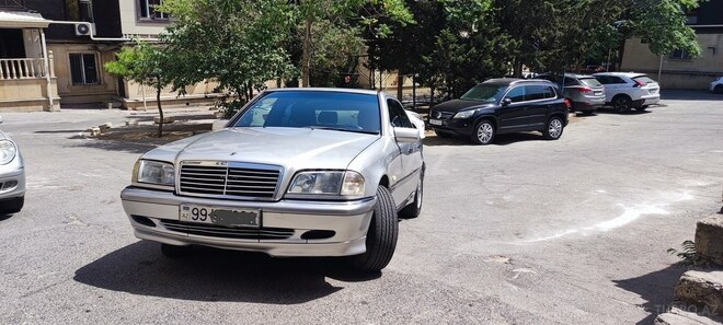 Mercedes C 220 1999, 355,000 km - 2.2 l - Bakı