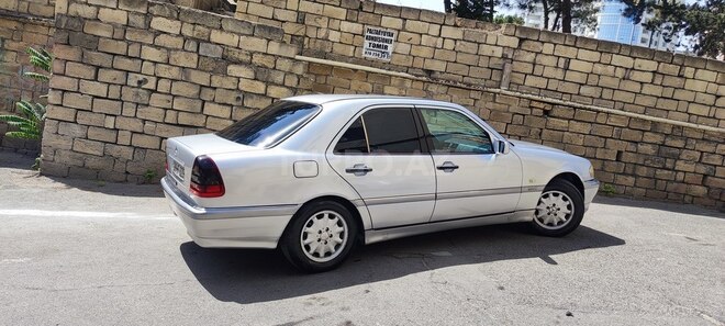 Mercedes C 220 1999, 355,000 km - 2.2 l - Bakı