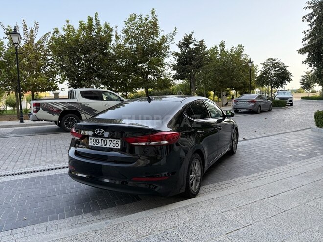 Hyundai Elantra-5