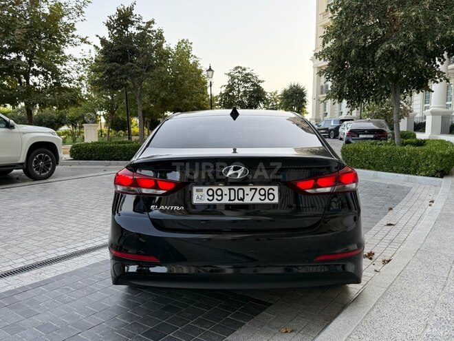 Hyundai Elantra-9