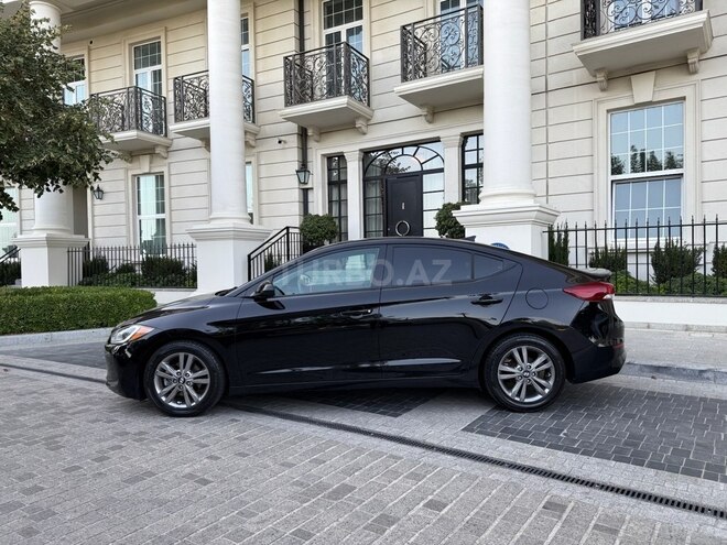 Hyundai Elantra-2