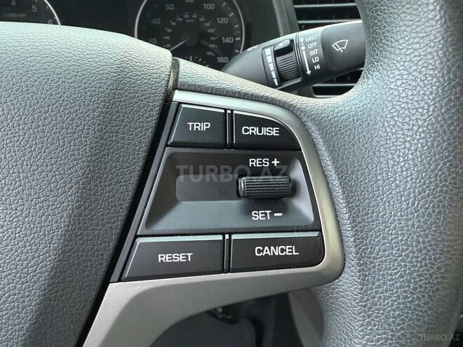 Hyundai Elantra-14