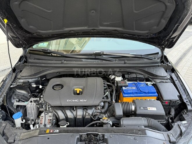 Hyundai Elantra-17