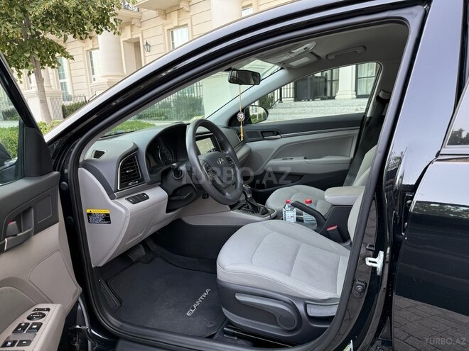 Hyundai Elantra-10