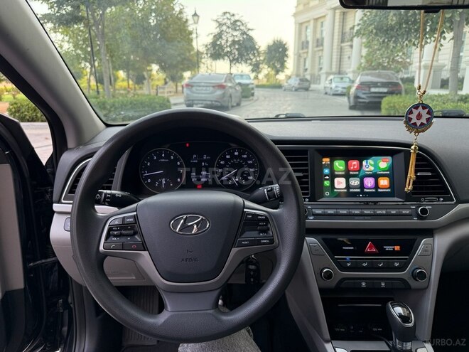 Hyundai Elantra-13