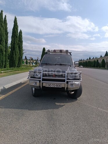 Mitsubishi Pajero-1