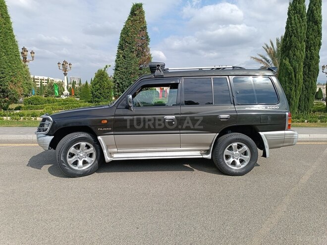 Mitsubishi Pajero-2
