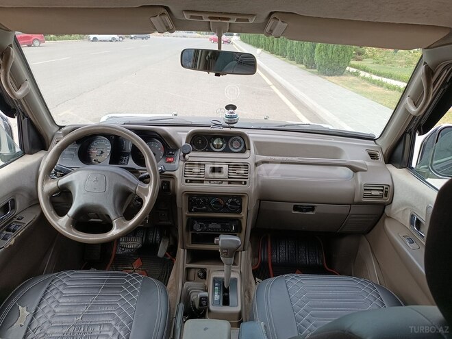 Mitsubishi Pajero-6