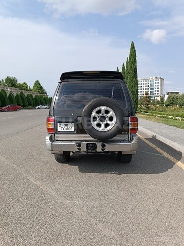 Mitsubishi Pajero-5
