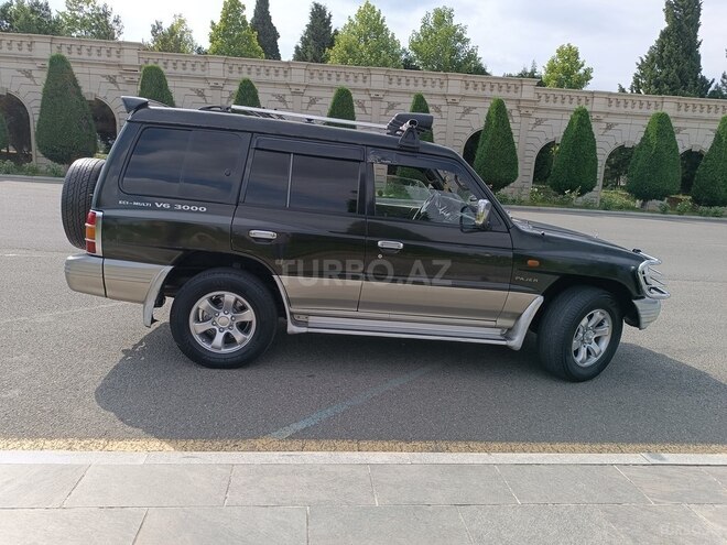 Mitsubishi Pajero-4