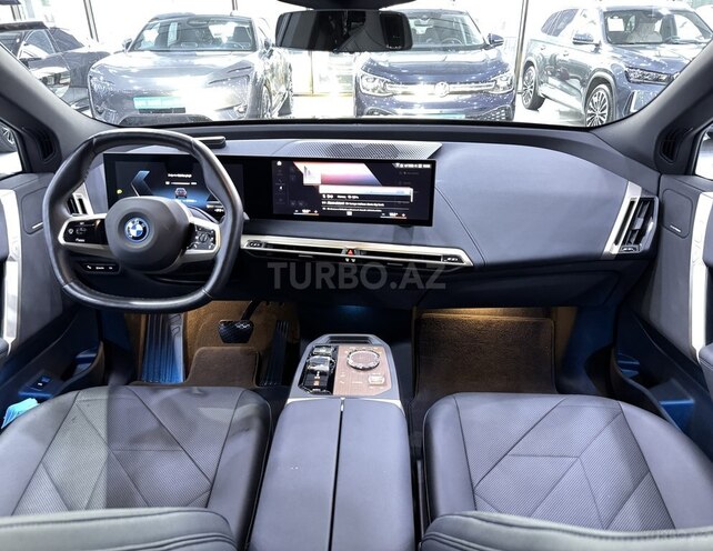 BMW iX-8