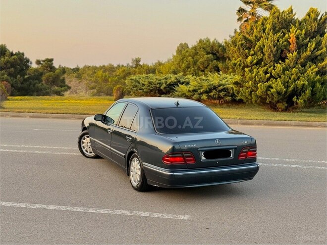 Mercedes E 220 1999, 280,000 km - 2.2 л - Bakı
