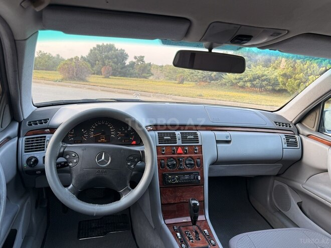Mercedes E 220 1999, 280,000 km - 2.2 л - Bakı