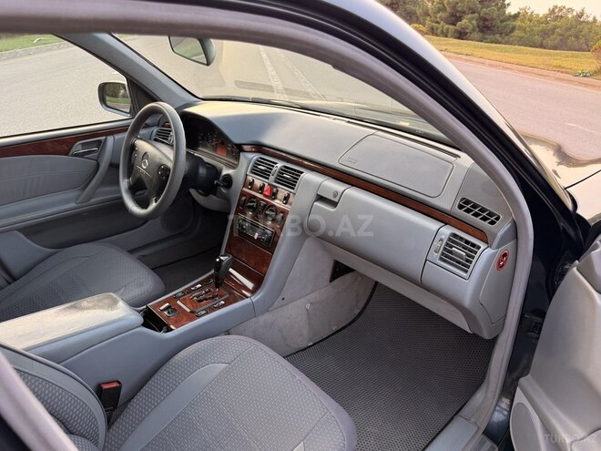 Mercedes E 220 1999, 280,000 km - 2.2 л - Bakı
