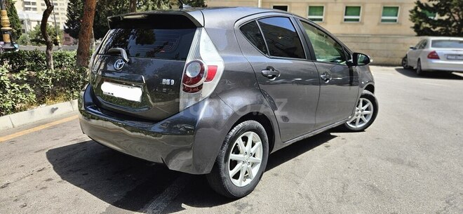 Toyota Prius C 2012, 321,900 km - 1.5 l - Bakı